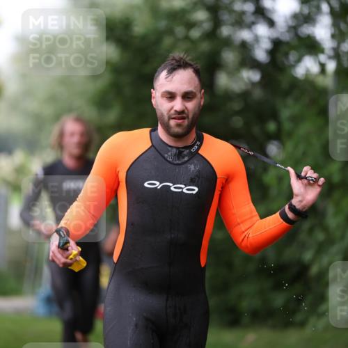 15.06.2025 - 7 Türme Triathlon Michael Strokosch http://msf.ph/oto/7962724 15.06.2025 12:15:04 Schwimmen 375, 448, 477, 504, 651, 655 meine-sportfotos.de
