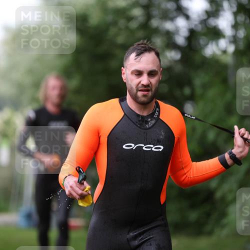 15.06.2025 - 7 Türme Triathlon Michael Strokosch http://msf.ph/oto/7962727 15.06.2025 12:15:05 Schwimmen 375, 448, 477, 504, 651, 655 meine-sportfotos.de