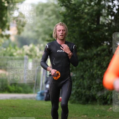 15.06.2025 - 7 Türme Triathlon Michael Strokosch http://msf.ph/oto/7962736 15.06.2025 12:15:05 Schwimmen 375, 448, 477, 504, 651, 655 meine-sportfotos.de