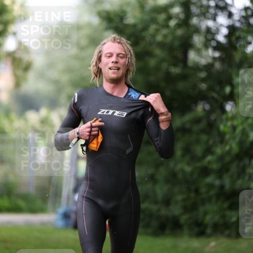 15.06.2025 - 7 Türme Triathlon Michael Strokosch http://msf.ph/oto/7962778 15.06.2025 12:15:06 Schwimmen 375, 448, 477, 504, 651, 655 meine-sportfotos.de