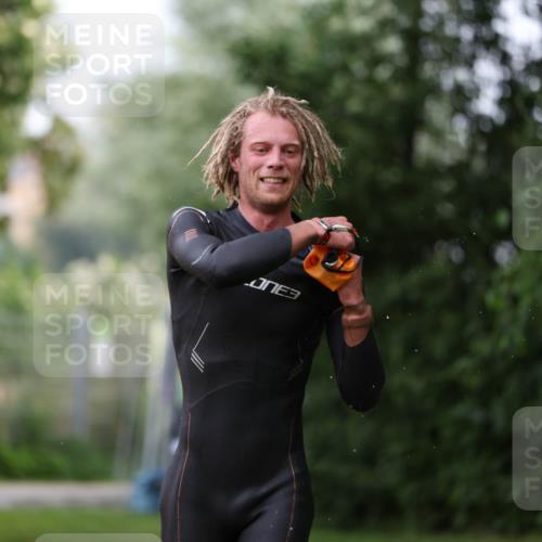 15.06.2025 - 7 Türme Triathlon Michael Strokosch http://msf.ph/oto/7962788 15.06.2025 12:15:07 Schwimmen 375, 448, 477, 504, 651 meine-sportfotos.de