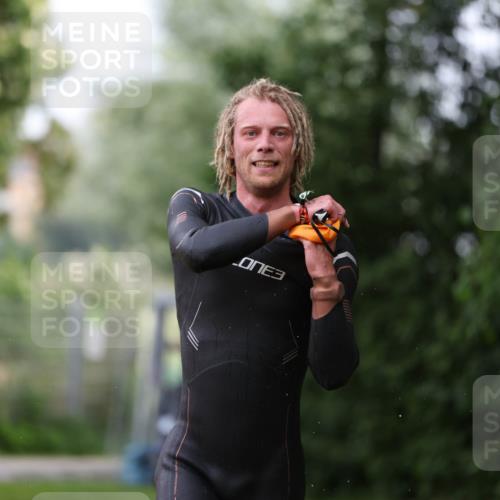 15.06.2025 - 7 Türme Triathlon Michael Strokosch http://msf.ph/oto/7962795 15.06.2025 12:15:07 Schwimmen 375, 448, 477, 504, 651 meine-sportfotos.de