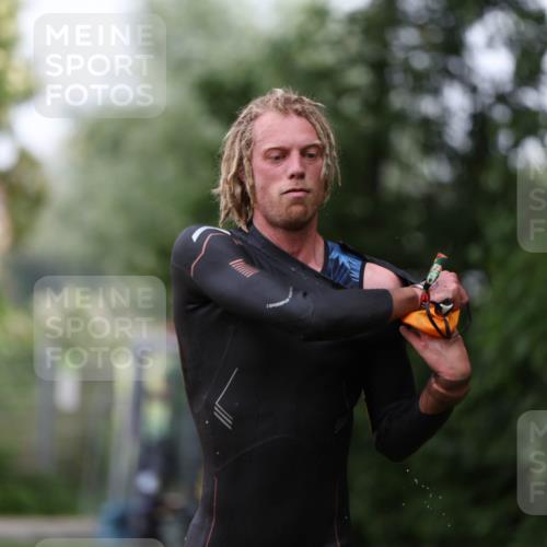 15.06.2025 - 7 Türme Triathlon Michael Strokosch http://msf.ph/oto/7962803 15.06.2025 12:15:07 Schwimmen 375, 448, 477, 504, 651 meine-sportfotos.de