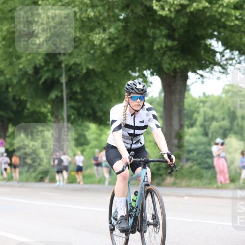 15.06.2025 - 7 Türme Triathlon Yannick Fuchs http://msf.ph/oto/7962877 15.06.2025 13:52:32 Radfahren 556, 729, 799, 1038 meine-sportfotos.de