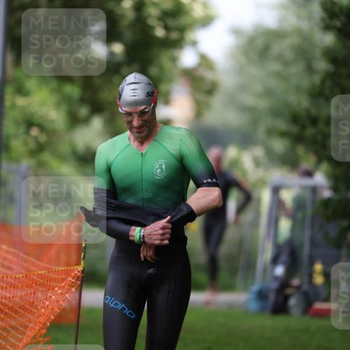 15.06.2025 - 7 Türme Triathlon Michael Strokosch http://msf.ph/oto/7962967 15.06.2025 12:15:21 Schwimmen 490, 565, 671 meine-sportfotos.de