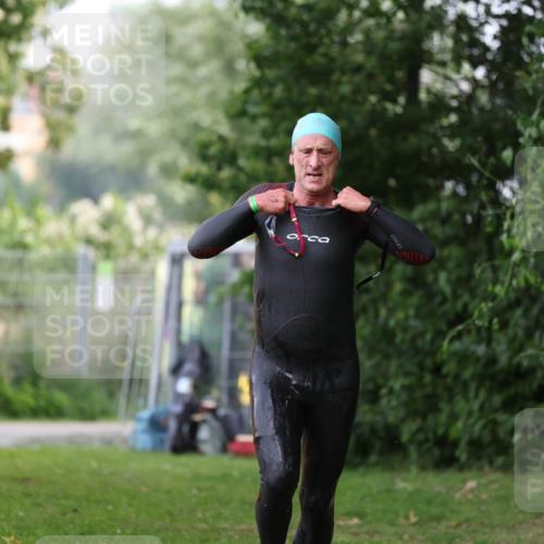 15.06.2025 - 7 Türme Triathlon Michael Strokosch http://msf.ph/oto/7963049 15.06.2025 12:15:32 Schwimmen 366, 490, 500, 565, 671 meine-sportfotos.de