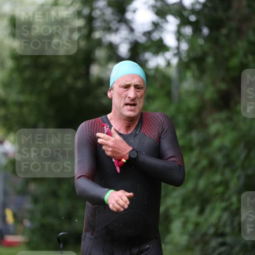 15.06.2025 - 7 Türme Triathlon Michael Strokosch http://msf.ph/oto/7963081 15.06.2025 12:15:33 Schwimmen 366, 490, 500, 565, 671 meine-sportfotos.de