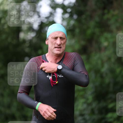 15.06.2025 - 7 Türme Triathlon Michael Strokosch http://msf.ph/oto/7963086 15.06.2025 12:15:34 Schwimmen 366, 490, 500, 565, 671 meine-sportfotos.de