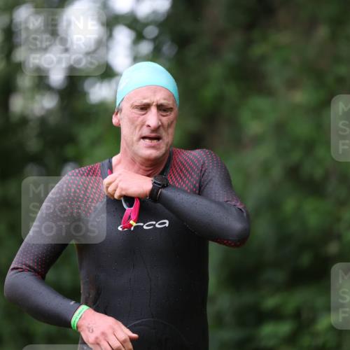 15.06.2025 - 7 Türme Triathlon Michael Strokosch http://msf.ph/oto/7963087 15.06.2025 12:15:34 Schwimmen 366, 490, 500, 565, 671 meine-sportfotos.de