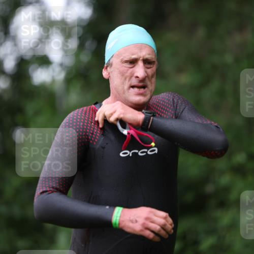 15.06.2025 - 7 Türme Triathlon Michael Strokosch http://msf.ph/oto/7963092 15.06.2025 12:15:34 Schwimmen 366, 490, 500, 565, 671 meine-sportfotos.de