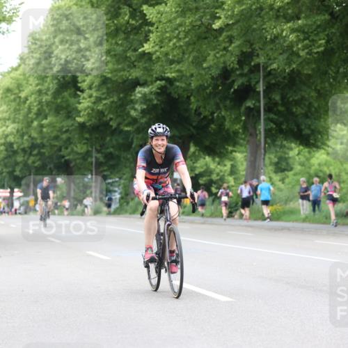 15.06.2025 - 7 Türme Triathlon Yannick Fuchs http://msf.ph/oto/7963118 15.06.2025 13:52:57 Radfahren 408, 946, 985, 1022, 1115 meine-sportfotos.de