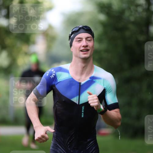 15.06.2025 - 7 Türme Triathlon Michael Strokosch http://msf.ph/oto/7963291 15.06.2025 12:15:56 Schwimmen 366, 411, 446, 500, 503, 537, 567, 575, 583 meine-sportfotos.de