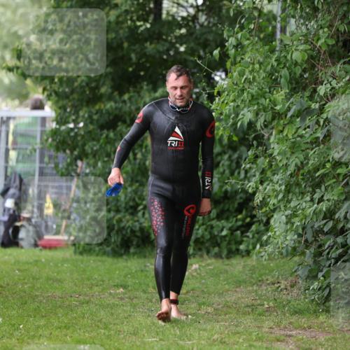 15.06.2025 - 7 Türme Triathlon Michael Strokosch http://msf.ph/oto/7963457 15.06.2025 12:16:07 Schwimmen 378, 397, 411, 503, 511, 537, 567, 583, 648, 669 meine-sportfotos.de