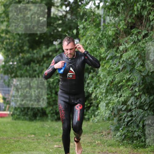 15.06.2025 - 7 Türme Triathlon Michael Strokosch http://msf.ph/oto/7963476 15.06.2025 12:16:08 Schwimmen 378, 397, 411, 503, 511, 567, 648, 669, 677 meine-sportfotos.de