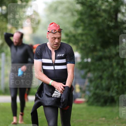 15.06.2025 - 7 Türme Triathlon Michael Strokosch http://msf.ph/oto/7963542 15.06.2025 12:16:11 Schwimmen 378, 397, 411, 503, 511, 567, 648, 657, 669, 677 meine-sportfotos.de