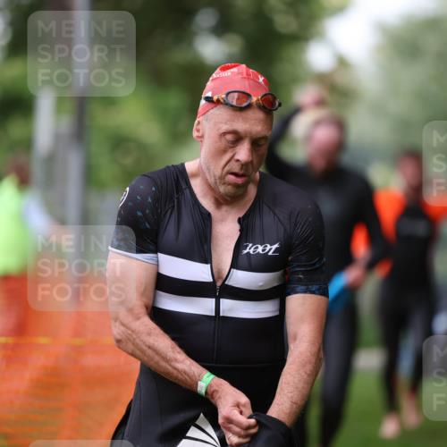 15.06.2025 - 7 Türme Triathlon Michael Strokosch http://msf.ph/oto/7963576 15.06.2025 12:16:13 Schwimmen 378, 397, 411, 414, 503, 511, 567, 648, 657, 669, 677 meine-sportfotos.de