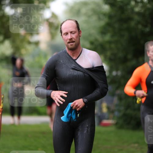 15.06.2025 - 7 Türme Triathlon Michael Strokosch http://msf.ph/oto/7963579 15.06.2025 12:16:15 Schwimmen 378, 397, 411, 414, 503, 511, 567, 616, 648, 657, 669, 677 meine-sportfotos.de
