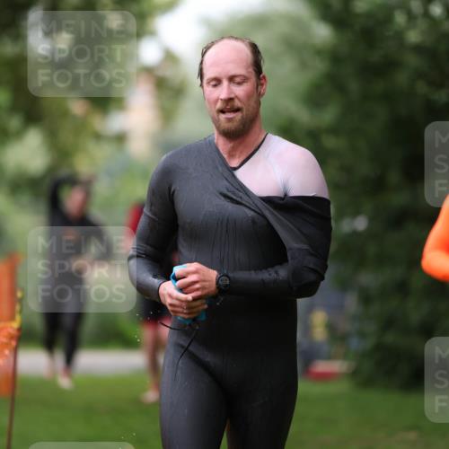 15.06.2025 - 7 Türme Triathlon Michael Strokosch http://msf.ph/oto/7963595 15.06.2025 12:16:15 Schwimmen 378, 397, 411, 414, 503, 511, 567, 616, 648, 657, 669, 677 meine-sportfotos.de