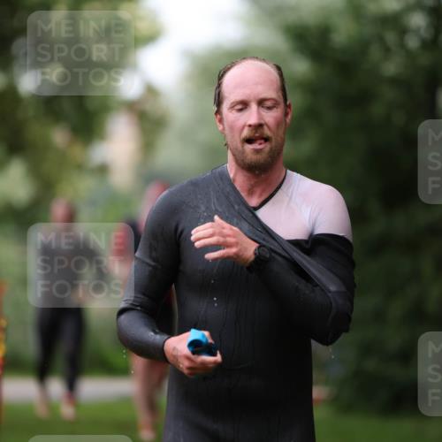 15.06.2025 - 7 Türme Triathlon Michael Strokosch http://msf.ph/oto/7963607 15.06.2025 12:16:16 Schwimmen 378, 397, 411, 414, 511, 567, 616, 648, 657, 669, 677 meine-sportfotos.de