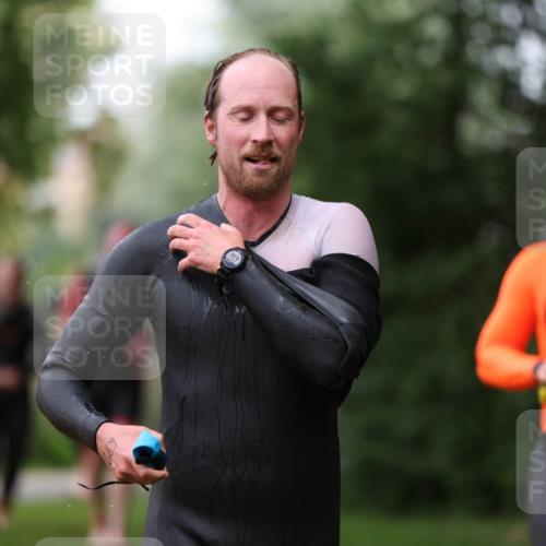 15.06.2025 - 7 Türme Triathlon Michael Strokosch http://msf.ph/oto/7963611 15.06.2025 12:16:16 Schwimmen 378, 397, 411, 414, 511, 567, 616, 648, 657, 669, 677 meine-sportfotos.de