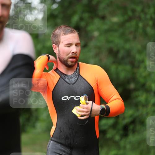 15.06.2025 - 7 Türme Triathlon Michael Strokosch http://msf.ph/oto/7963624 15.06.2025 12:16:17 Schwimmen 378, 397, 411, 414, 511, 567, 616, 648, 657, 669, 677 meine-sportfotos.de