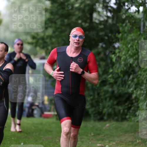 15.06.2025 - 7 Türme Triathlon Michael Strokosch http://msf.ph/oto/7963676 15.06.2025 12:16:20 Schwimmen 378, 397, 411, 414, 511, 567, 616, 648, 657, 669, 677 meine-sportfotos.de