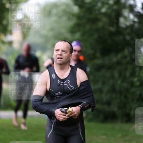 15.06.2025 - 7 Türme Triathlon Michael Strokosch http://msf.ph/oto/7963725 15.06.2025 12:16:22 Schwimmen 378, 397, 411, 414, 435, 511, 567, 616, 648, 657, 669, 677 meine-sportfotos.de