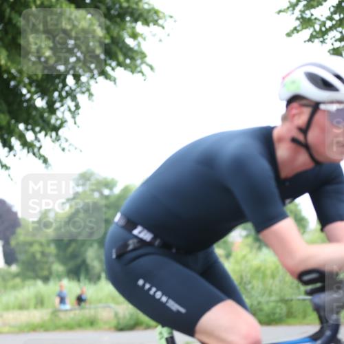 15.06.2025 - 7 Türme Triathlon Yannick Fuchs http://msf.ph/oto/7963733 15.06.2025 11:10:36 Radfahren 285, 302 meine-sportfotos.de