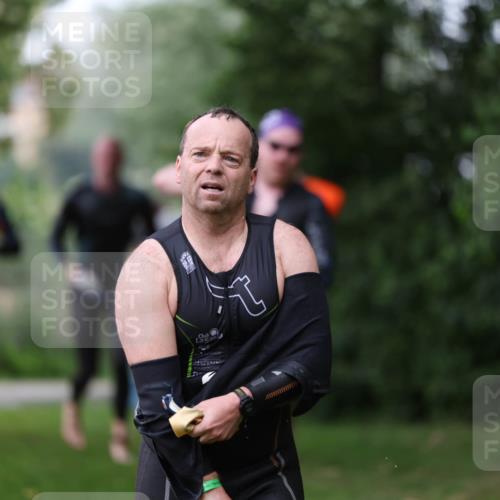 15.06.2025 - 7 Türme Triathlon Michael Strokosch http://msf.ph/oto/7963744 15.06.2025 12:16:23 Schwimmen 378, 397, 411, 414, 435, 511, 567, 616, 648, 657, 669, 677 meine-sportfotos.de
