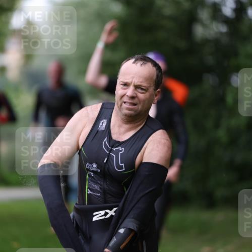 15.06.2025 - 7 Türme Triathlon Michael Strokosch http://msf.ph/oto/7963749 15.06.2025 12:16:23 Schwimmen 378, 397, 411, 414, 435, 511, 567, 616, 648, 657, 669, 677 meine-sportfotos.de