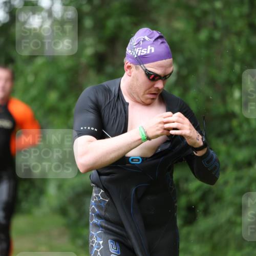 15.06.2025 - 7 Türme Triathlon Michael Strokosch http://msf.ph/oto/7963776 15.06.2025 12:16:25 Schwimmen 373, 378, 397, 411, 414, 435, 511, 616, 648, 657, 669, 677 meine-sportfotos.de