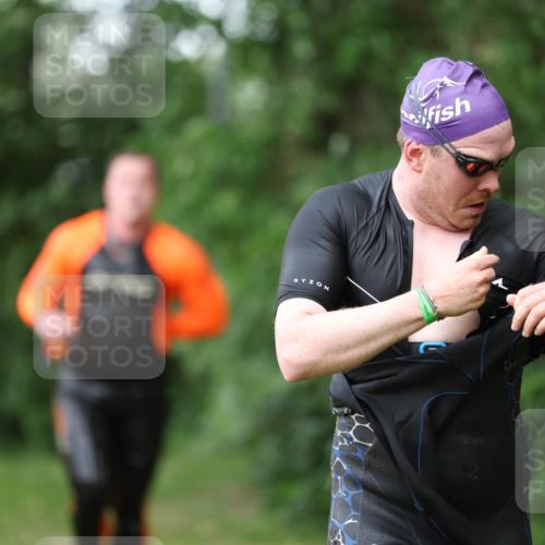 15.06.2025 - 7 Türme Triathlon Michael Strokosch http://msf.ph/oto/7963779 15.06.2025 12:16:26 Schwimmen 373, 378, 397, 414, 435, 511, 560, 616, 648, 657, 669, 677 meine-sportfotos.de