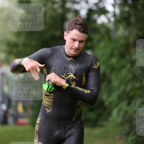 15.06.2025 - 7 Türme Triathlon Michael Strokosch http://msf.ph/oto/7963871 15.06.2025 12:16:32 Schwimmen 373, 378, 387, 397, 400, 414, 435, 485, 560, 616, 629, 632, 648, 657, 677 meine-sportfotos.de