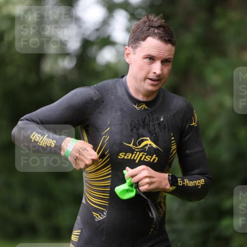 15.06.2025 - 7 Türme Triathlon Michael Strokosch http://msf.ph/oto/7963882 15.06.2025 12:16:32 Schwimmen 373, 378, 387, 397, 400, 414, 435, 485, 560, 616, 629, 632, 648, 657, 677 meine-sportfotos.de