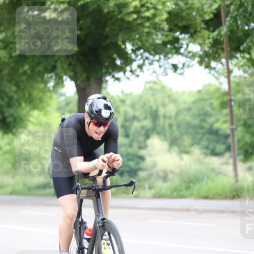 15.06.2025 - 7 Türme Triathlon Yannick Fuchs http://msf.ph/oto/7963885 15.06.2025 11:11:14 Radfahren 200, 278, 329 meine-sportfotos.de