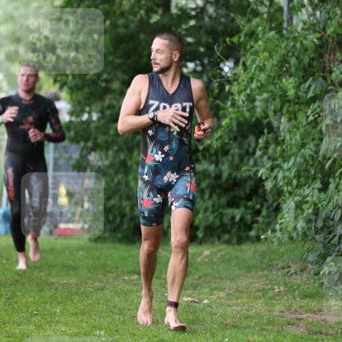 15.06.2025 - 7 Türme Triathlon Michael Strokosch http://msf.ph/oto/7963891 15.06.2025 12:16:38 Schwimmen 373, 387, 400, 414, 423, 435, 485, 560, 616, 629, 632, 657, 677 meine-sportfotos.de