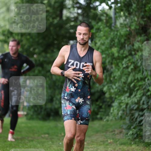 15.06.2025 - 7 Türme Triathlon Michael Strokosch http://msf.ph/oto/7963928 15.06.2025 12:16:39 Schwimmen 373, 387, 400, 414, 423, 435, 485, 560, 616, 629, 632, 657 meine-sportfotos.de