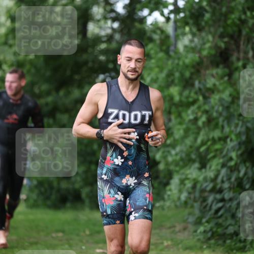 15.06.2025 - 7 Türme Triathlon Michael Strokosch http://msf.ph/oto/7963934 15.06.2025 12:16:39 Schwimmen 373, 387, 400, 414, 423, 435, 485, 560, 616, 629, 632, 657 meine-sportfotos.de