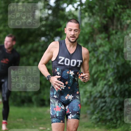 15.06.2025 - 7 Türme Triathlon Michael Strokosch http://msf.ph/oto/7963945 15.06.2025 12:16:39 Schwimmen 373, 387, 400, 414, 423, 435, 485, 560, 616, 629, 632, 657 meine-sportfotos.de