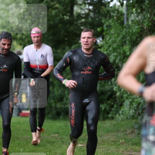 15.06.2025 - 7 Türme Triathlon Michael Strokosch http://msf.ph/oto/7963962 15.06.2025 12:16:41 Schwimmen 373, 387, 400, 414, 423, 435, 485, 560, 616, 629, 632 meine-sportfotos.de