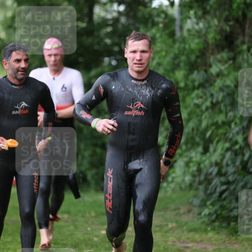 15.06.2025 - 7 Türme Triathlon Michael Strokosch http://msf.ph/oto/7963979 15.06.2025 12:16:42 Schwimmen 373, 387, 400, 414, 423, 435, 485, 560, 616, 629, 632 meine-sportfotos.de