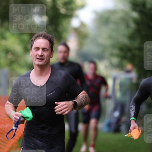 15.06.2025 - 7 Türme Triathlon Michael Strokosch http://msf.ph/oto/7964002 15.06.2025 12:16:44 Schwimmen 373, 387, 400, 423, 435, 451, 485, 560, 616, 629, 632 meine-sportfotos.de