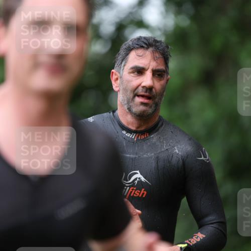 15.06.2025 - 7 Türme Triathlon Michael Strokosch http://msf.ph/oto/7964029 15.06.2025 12:16:45 Schwimmen 373, 387, 400, 423, 435, 451, 485, 560, 622, 629, 632 meine-sportfotos.de