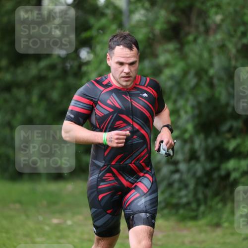 15.06.2025 - 7 Türme Triathlon Michael Strokosch http://msf.ph/oto/7964053 15.06.2025 12:16:47 Schwimmen 373, 387, 389, 400, 423, 435, 451, 485, 560, 609, 622, 629, 632 meine-sportfotos.de