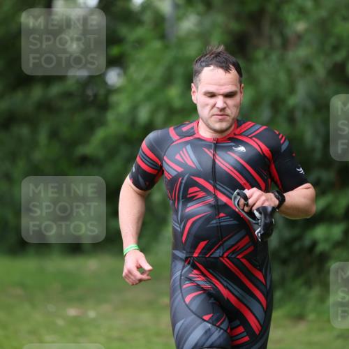 15.06.2025 - 7 Türme Triathlon Michael Strokosch http://msf.ph/oto/7964063 15.06.2025 12:16:47 Schwimmen 373, 387, 389, 400, 423, 435, 451, 485, 560, 609, 622, 629, 632 meine-sportfotos.de