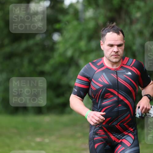 15.06.2025 - 7 Türme Triathlon Michael Strokosch http://msf.ph/oto/7964070 15.06.2025 12:16:47 Schwimmen 373, 387, 389, 400, 423, 435, 451, 485, 560, 609, 622, 629, 632 meine-sportfotos.de