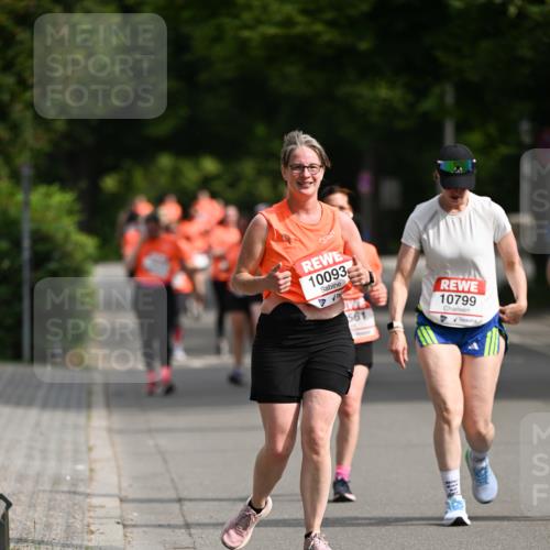 15.06.2025 - REWE Women's Run Dr. Thomas Lammeyer http://msf.ph/oto/7964120 15.06.2025 09:52:38 Laufen 10093, 10799 meine-sportfotos.de
