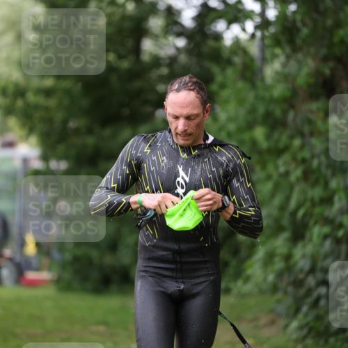 15.06.2025 - 7 Türme Triathlon Michael Strokosch http://msf.ph/oto/7964302 15.06.2025 12:17:06 Schwimmen 389, 451, 530, 609, 622, 679 meine-sportfotos.de