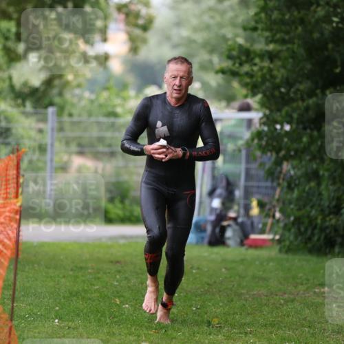 15.06.2025 - 7 Türme Triathlon Michael Strokosch http://msf.ph/oto/7964417 15.06.2025 12:17:18 Schwimmen 424, 530, 591, 679 meine-sportfotos.de
