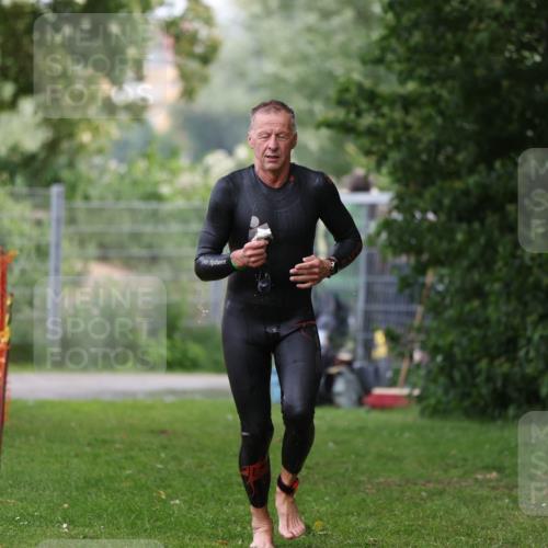15.06.2025 - 7 Türme Triathlon Michael Strokosch http://msf.ph/oto/7964423 15.06.2025 12:17:19 Schwimmen 371, 424, 530, 591, 679 meine-sportfotos.de